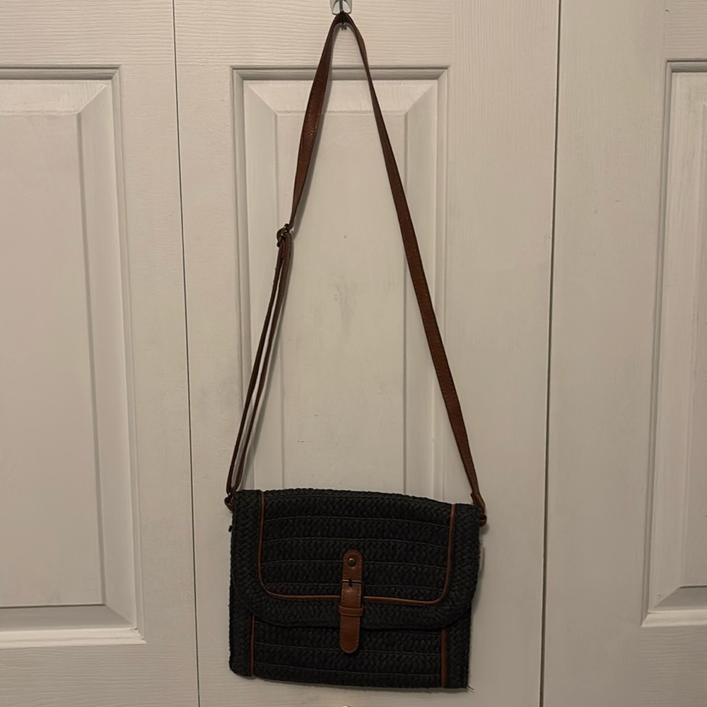 Sun n Sand crossbody WOVEN Purse GUC